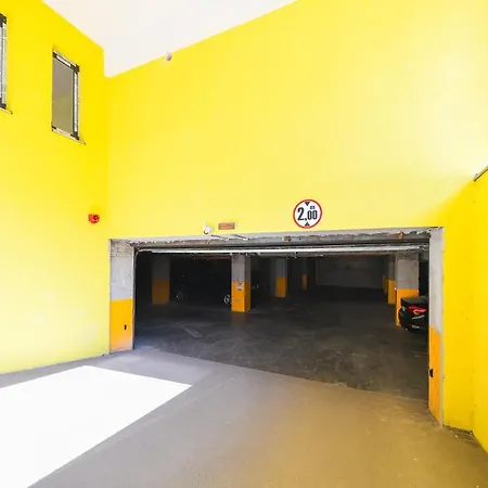 Lovely One Bedroom Apartment *